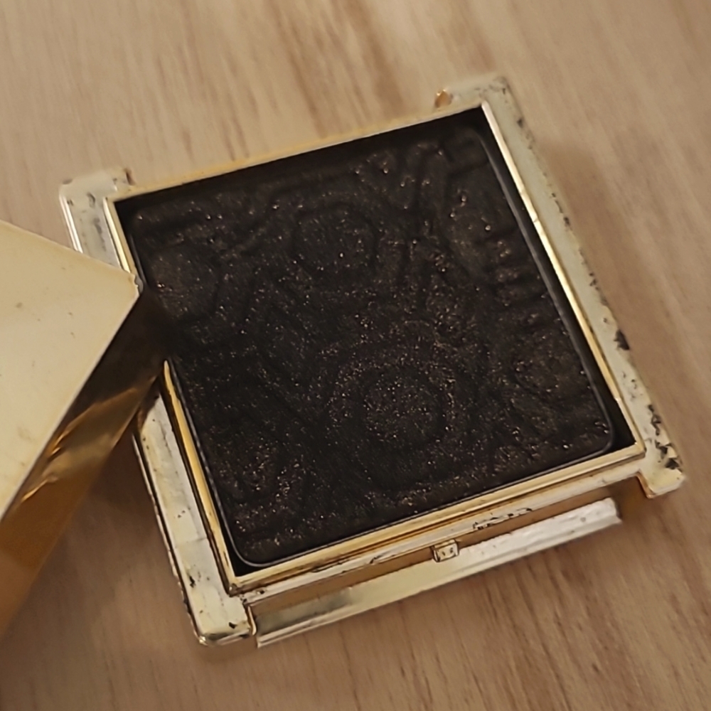Christian Siriano for VS Makeup Gilded Fierce Eyeshadow - Picture 2 of 5